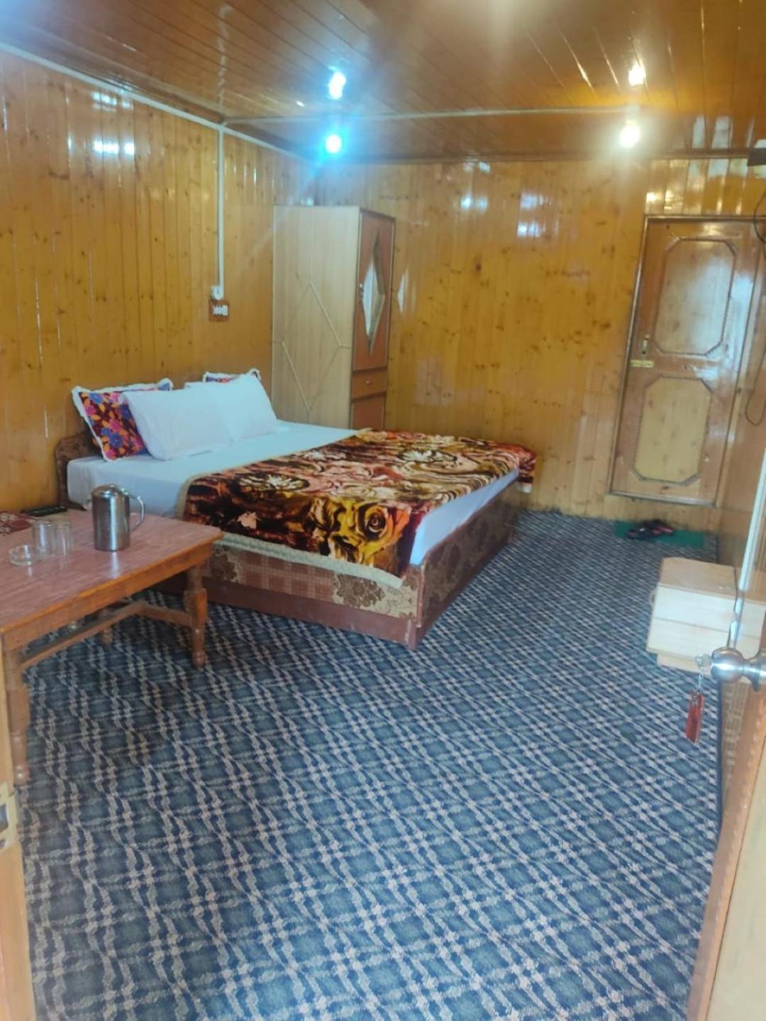 Roseland Cottage , Гулмарг Екстериор снимка